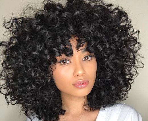 Leia mais sobre o artigo Quais os melhores cremes para cabelo cacheado? 