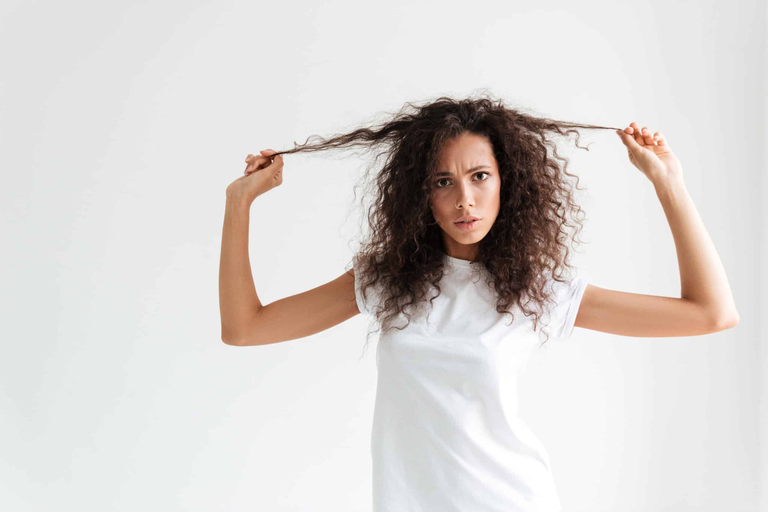 Leia mais sobre o artigo Cabelo poroso: Dicas e truques para finalizar com maestria.